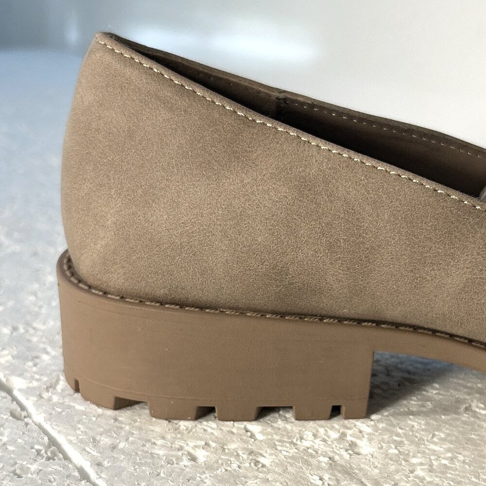 Me Too NWOT SZ 7.5 Tan Suede Penny Loafer Preppy Academia Modern Essential - Picture 4 of 8